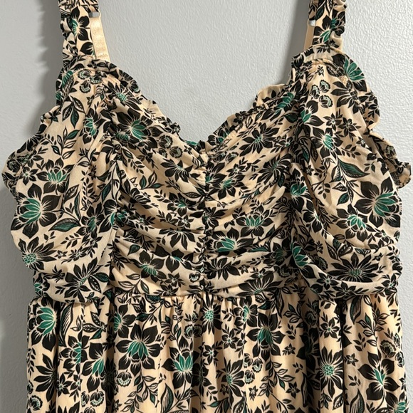 Beautiful Torrid tank with ruching on chest - Picture 2 of 7